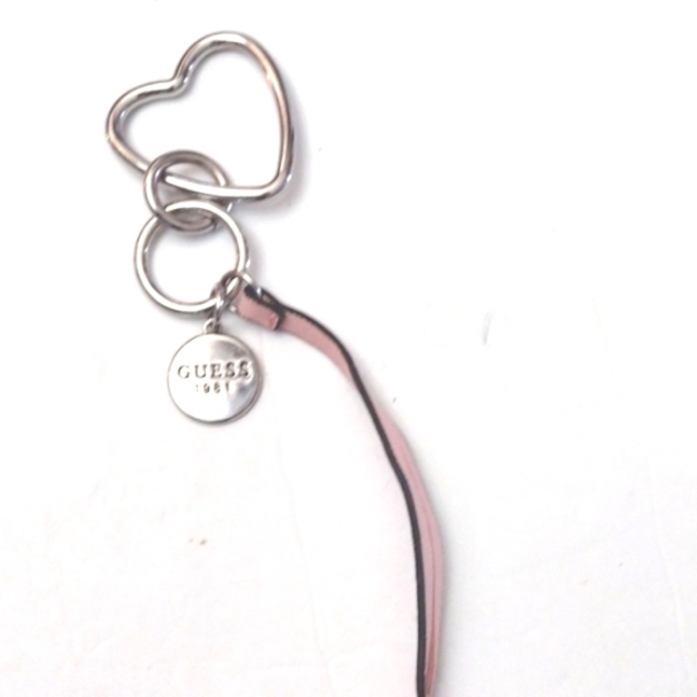 GUESS SILVER-TONE HEART WITH GUESS 1981 SIGNATURE BRANDED TAG 9" KEYCHAIN - Picture 6 of 8